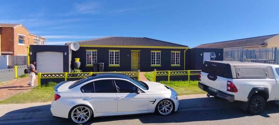 4 Bedroom Property for Sale in Strandfontein Village Western Cape